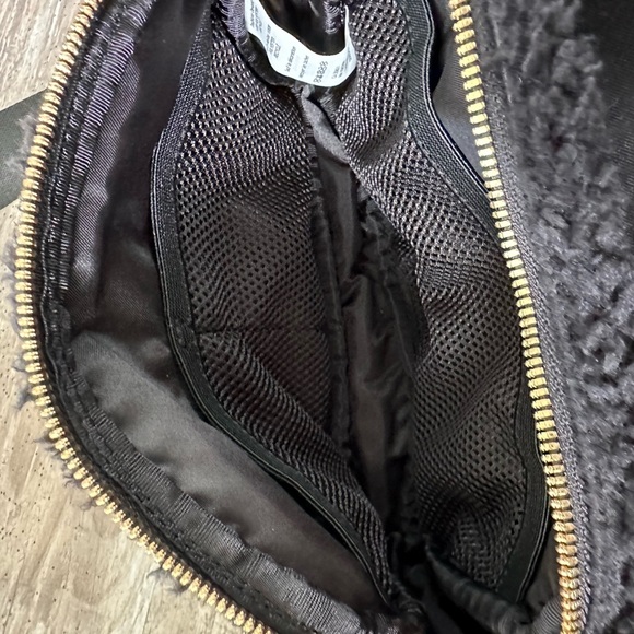 Lululemon everywhere fleece belt bag - Picture 6 of 6